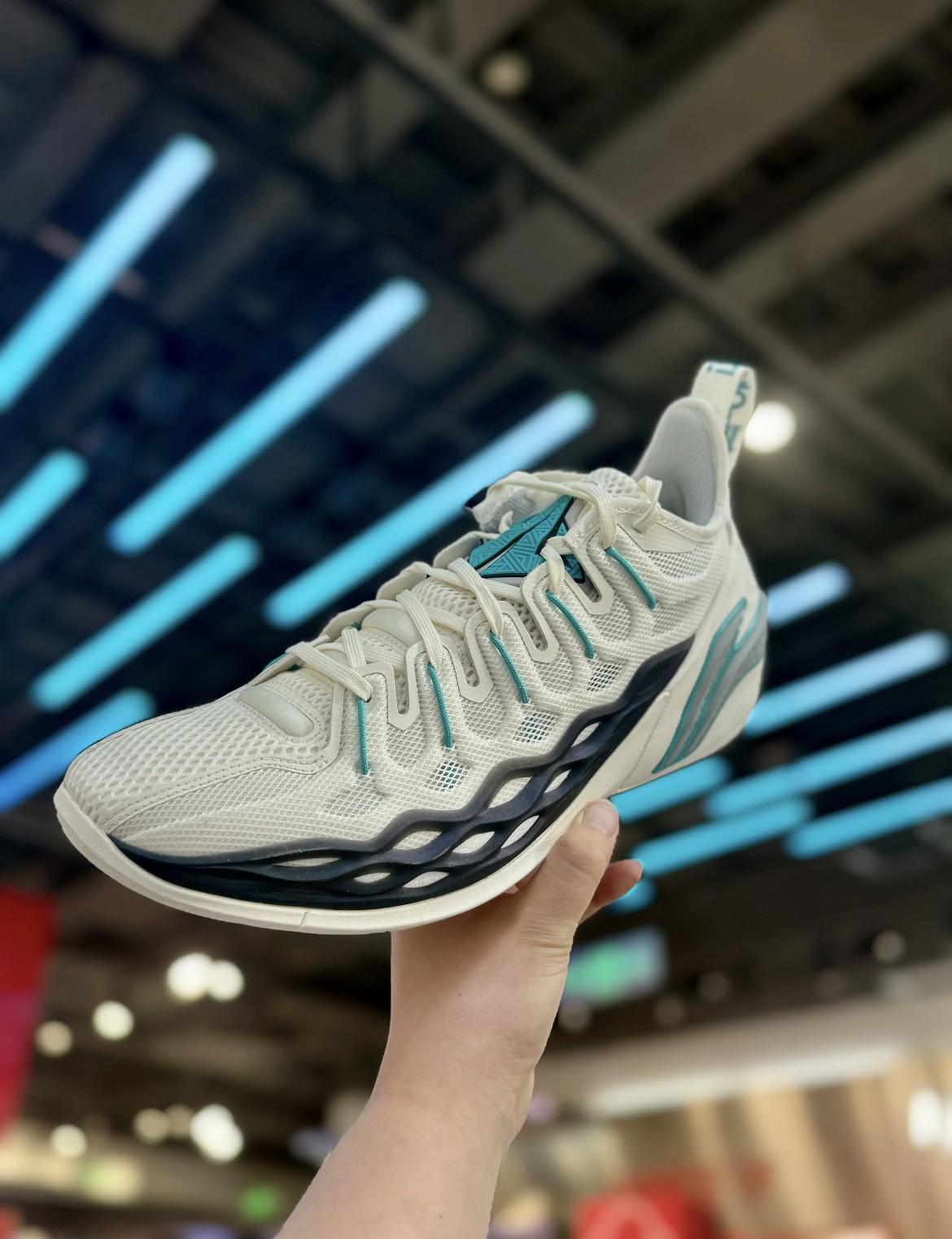 李宁Buckets巴特勒Tuff RB篮球鞋:科技与实战的完美融合
李宁Buckets巴特勒Tuf